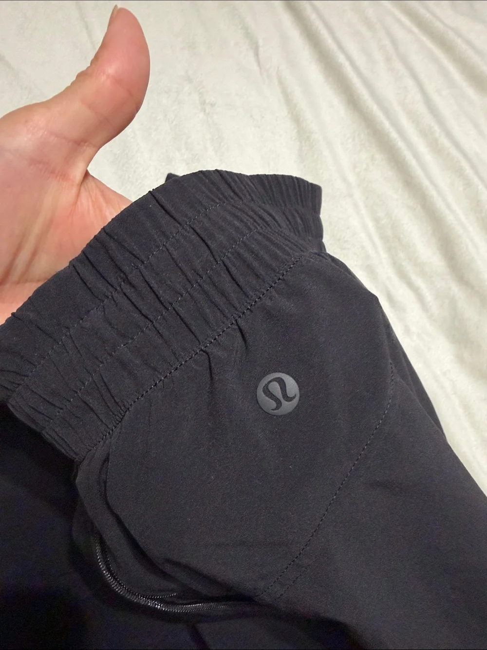 Lululemon Swift Mid-Rise Wide-Leg Pants in Black size 6 - Picture 4 of 16